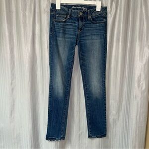 American Eagle Outfitters Women's Dark Blue Skinny raw hem Jeans size 6
